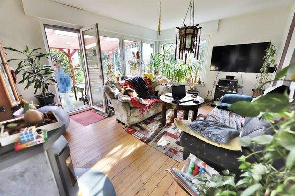 Wohnzimmer mit Zugang zur Terrasse(EG)