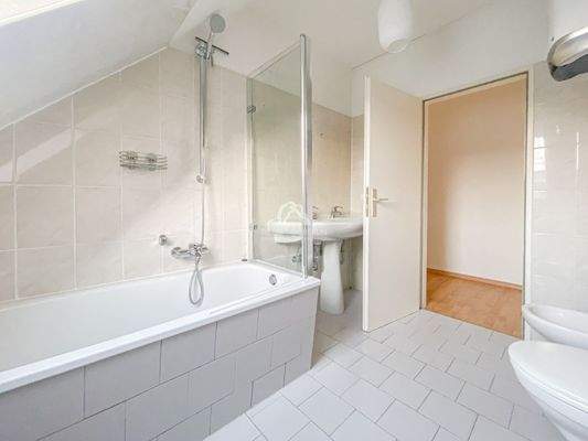 gefliestes Wannenbad