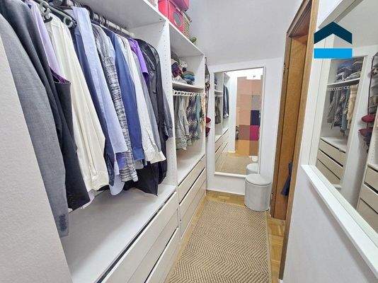 begehbarer Kleiderschrank