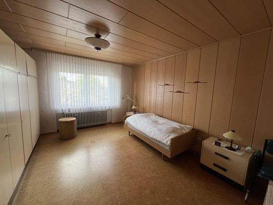 Geräumiges Schlafzimmer OG