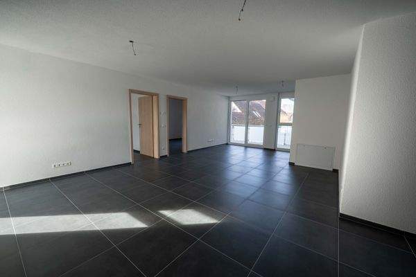 Blick von Küche auf Wohnbereich