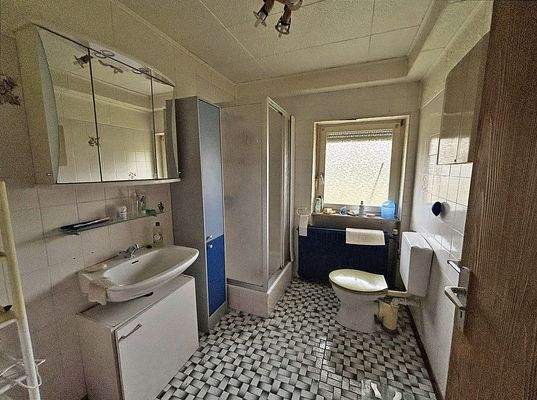 Badezimmer im Kellergeschoss