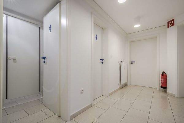 Herren- und Damen-WC's