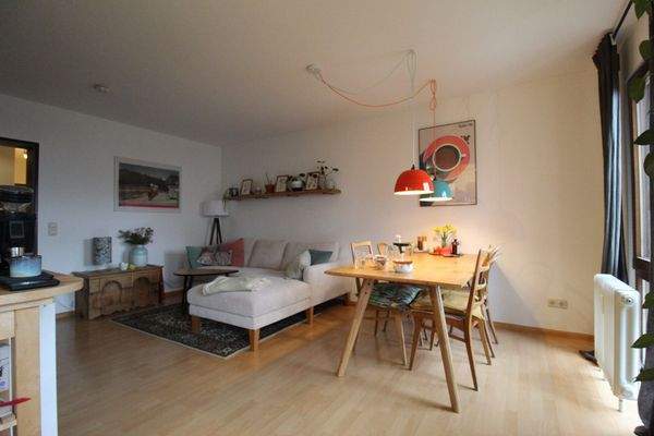 Wohnzimmer und Esszimmer