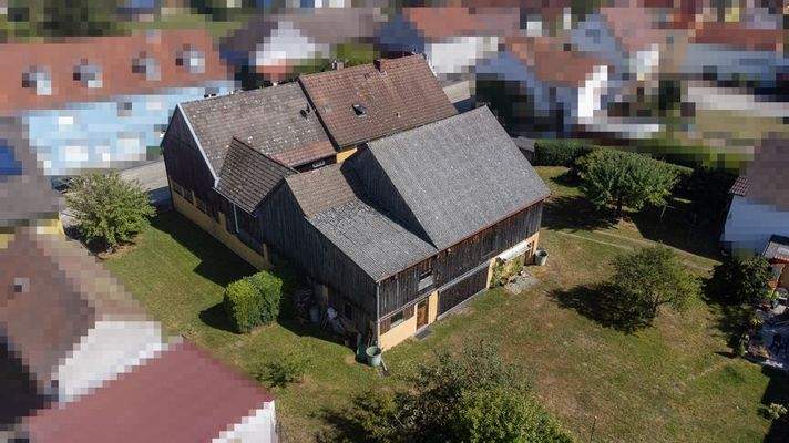 Westansicht mit Nebengebäude