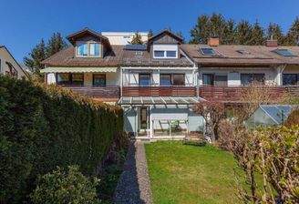 Blick vom Garten auf das Haus