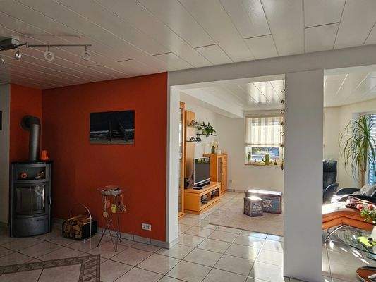 ... vom Essplatz aus der Blick zum wohnen und Ihrem Kaminofen ...