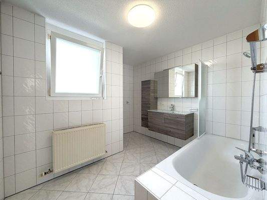 Badezimmer mit Badewanne