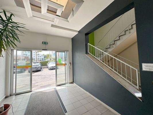 moderner Zugang ins Gebäude