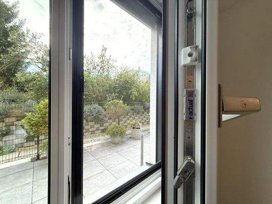 Detail / 3-fach isoliert vergl. mit Gitter