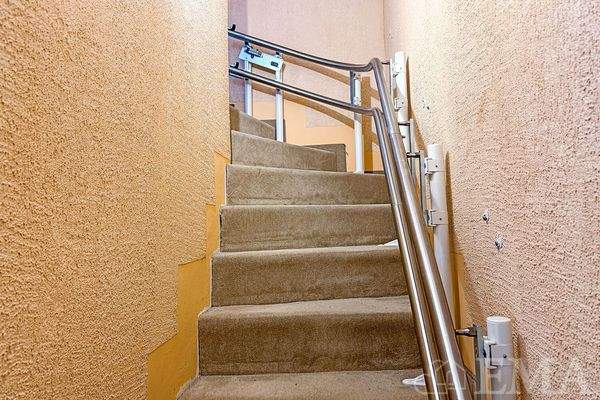 Treppe mit Treppenlift