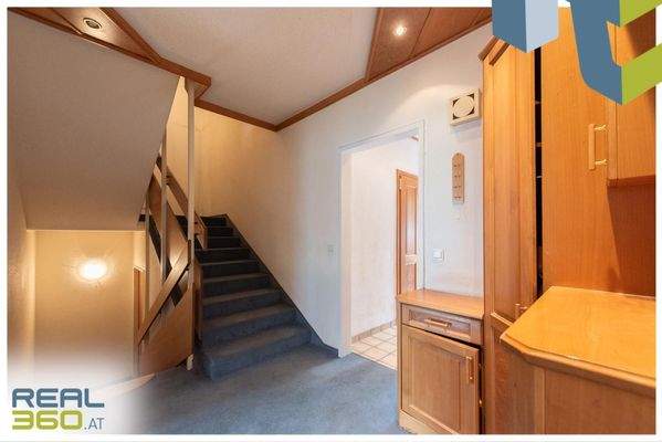 Bereich Aufgang OG aus dem Esszimmer