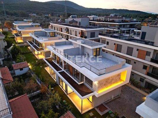 Semi-Detached Villas with Pool in İzmir Urla