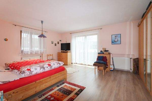 Schlafzimmer 1