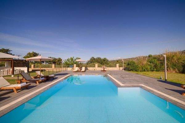 Kreta, Tria Monastiria: Luxuriöse Villa mit 7 Schlafzimmern und Meerblick zu verkaufen