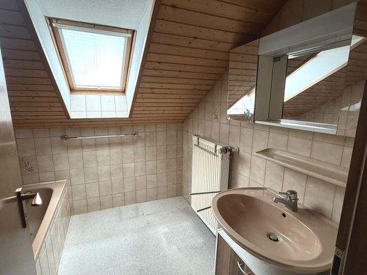 Bad mit Wanne+Dusche im DG