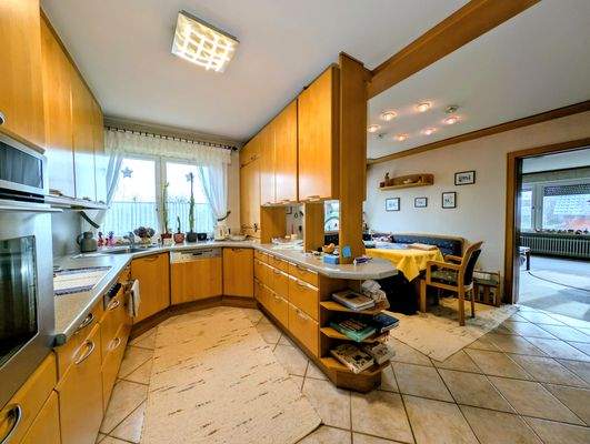 Küche mit Essbereich (1.OG)