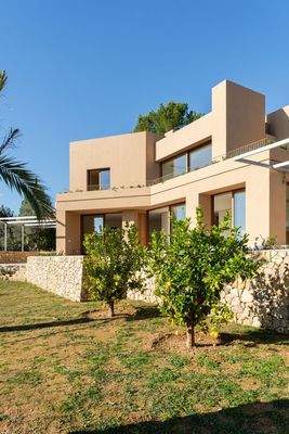 Moderne Villa mit Blick auf den Golfplatz zu verkaufen in Pollensa, Mallorca