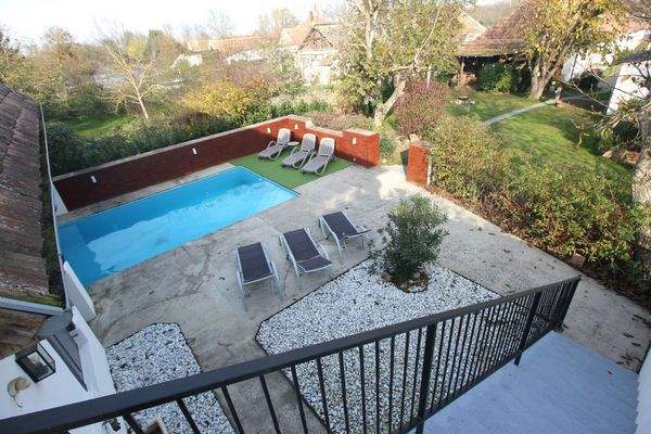 Pool- und Liegebereich