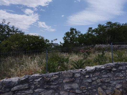 Schöne Aussicht auf das Meer und die Berge in Episkopi- Baugrundstück