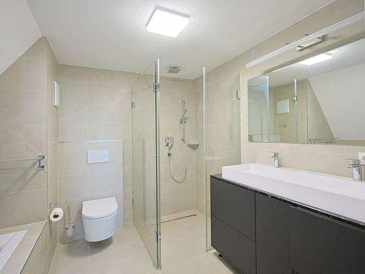 Weiteres Duschbad en Suite im Obergeschoss
