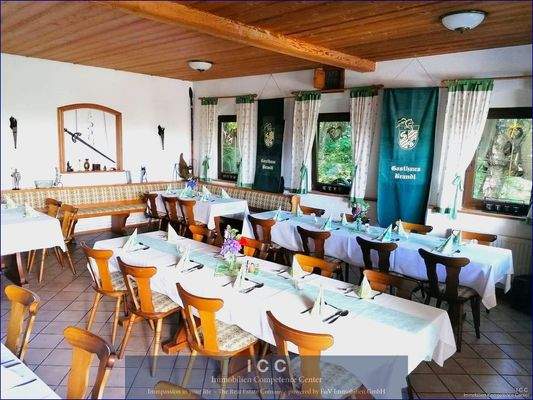 ICC - VORANKÜNDIGUNG - Bekanntes Dorfgasthaus in Falkenberg ca. 257 Sitzplätze + Biergarten + große Wohnung