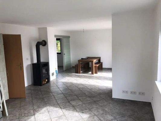 Wohnzimmer mit Kaminofenanschluss