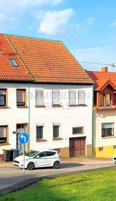 Straßen- Eingangsansicht