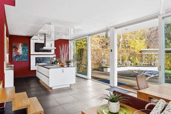 Blick zur Küche und zum Garten hin