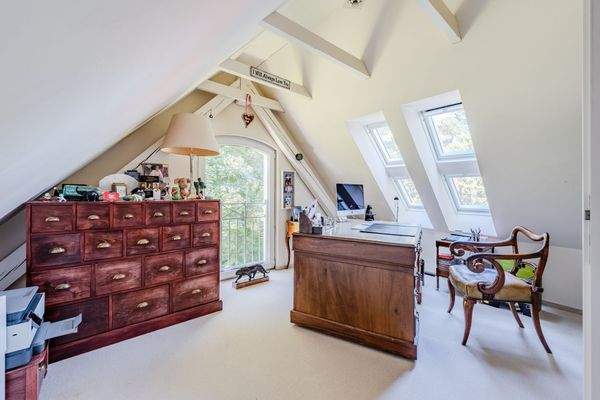 Ausgebautes Dachgeschoss / ideal als Büro