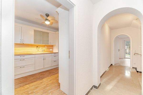 Diele mit Zugang zur Küche