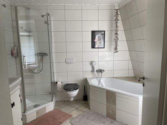 OG - Badezimmer (Tageslicht)