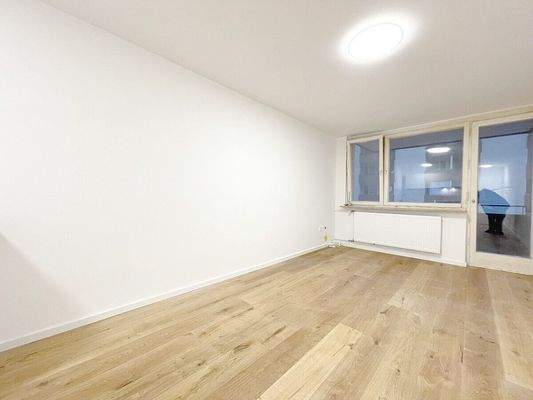 Weitere Ansicht des großzügigen Wohnraumes