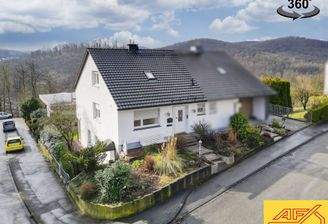 Doppelhaushälfte mit Garten und Garage