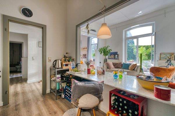 Küche mit Durchreiche