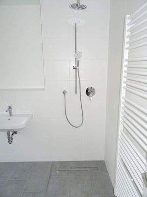Bodentiefe Dusche (Glaswand kommt noch)
