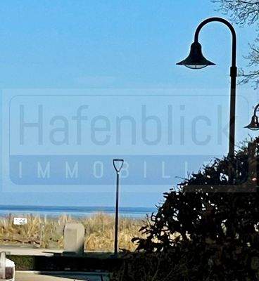 Meerblick am Straßenende.