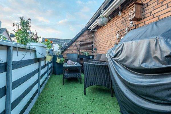 mit Zugang zum Balkon