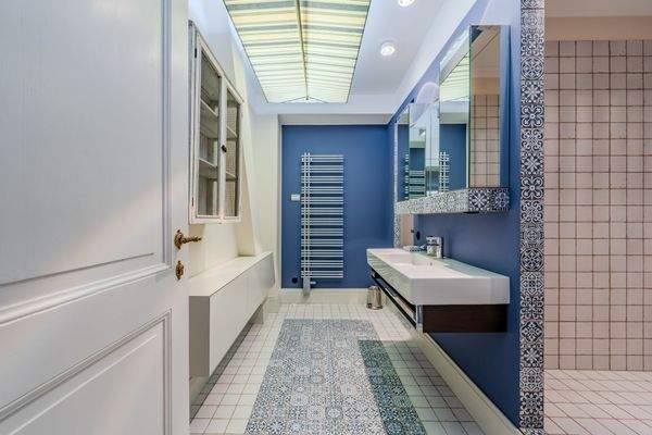 Großzügiges Duschbad