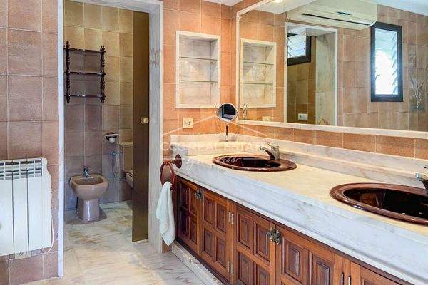 ...Badewanne und Dusche