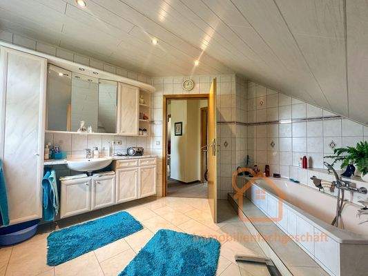 Bad-Dachgeschoss (2)