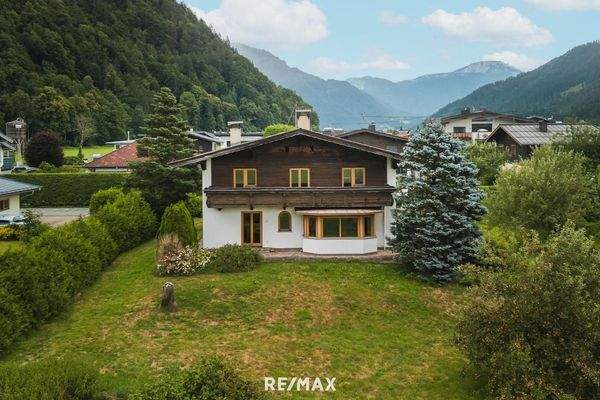 Kirchdorf Blick Garten mit Hausansicht