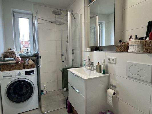 Badezimmer mit Dusche