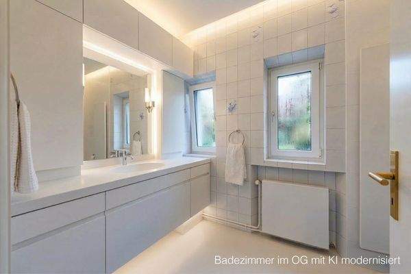 Badezimmer  im OG - mit KI modernisiert