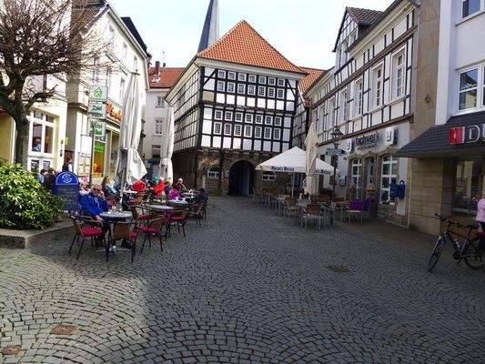 + "Altem Rathaus" erbaut 1576,