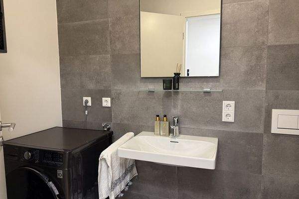 Edles Badezimmer mit zeitloser Ausstattung