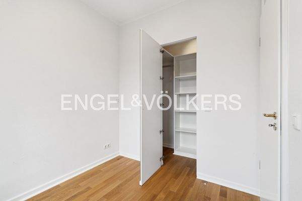 Schlafzimmer mit Einbauschrank