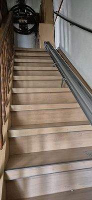 Treppe mit Treppenlift