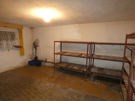 Vorratsraum im Keller