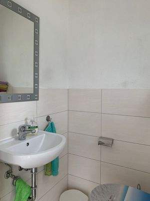 Gäste-WC mit Fenster